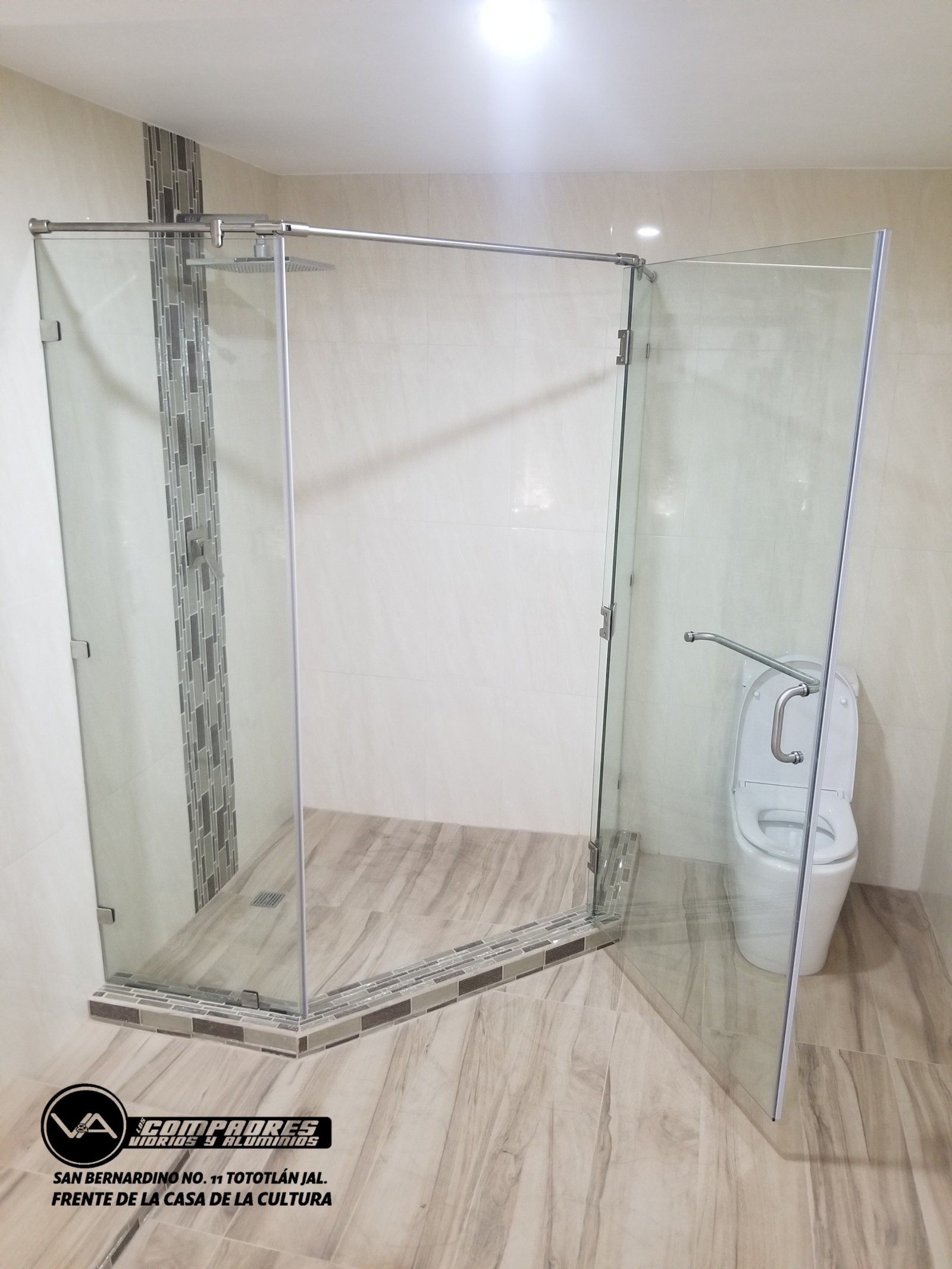 Division de baño abatible en angulo