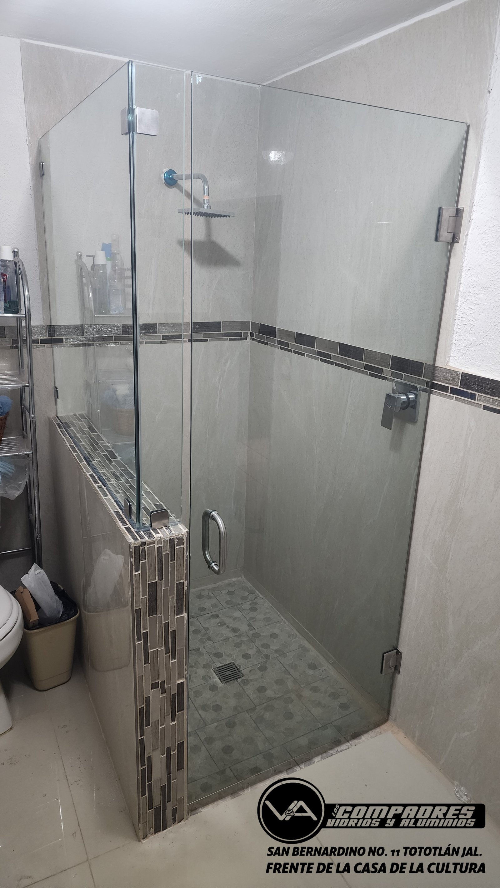 Cancel de baño de vidrio con fijo